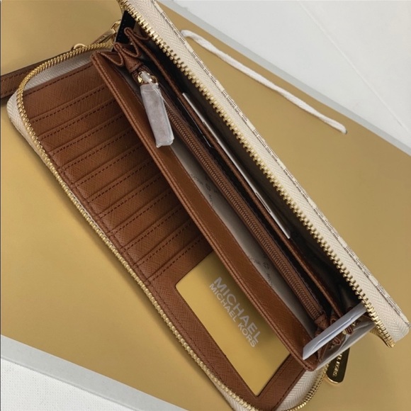 Michael Kors Jet Set LG Continental
Wallet Vanilla - Picture 4 of 7